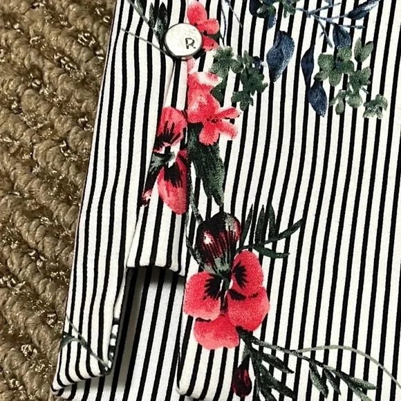 Renuar Floral High Rise Capri Pant - Picture 12 of 12